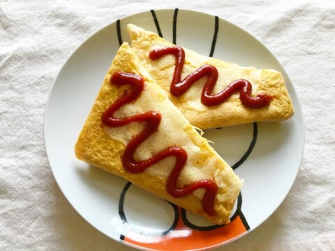 ふんわり玉子とスライスチーズのオムケチャトースト♡